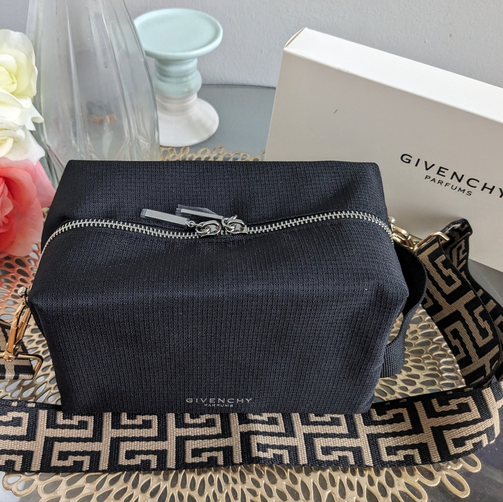 Givenchy - Picture 6 of 10